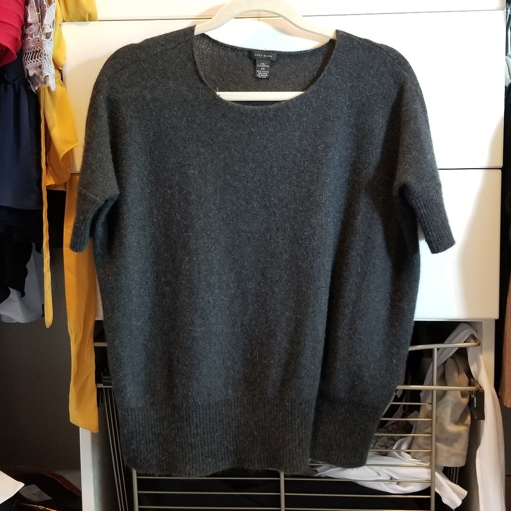 Short sleeved top